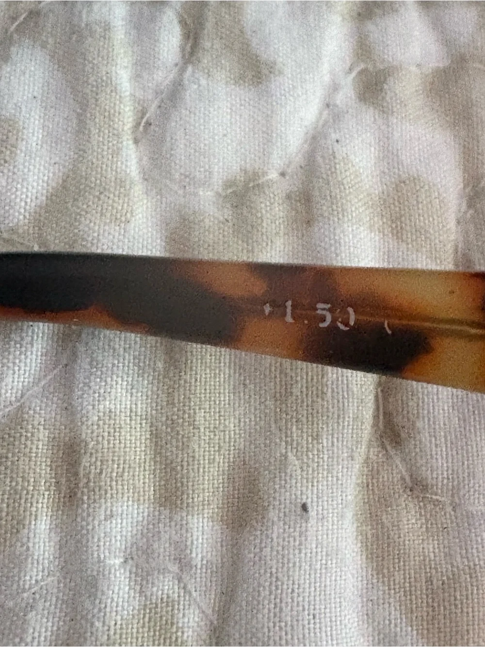 Unisex Tortoiseshell Sunglasses with no scratches  readers 1.5 power